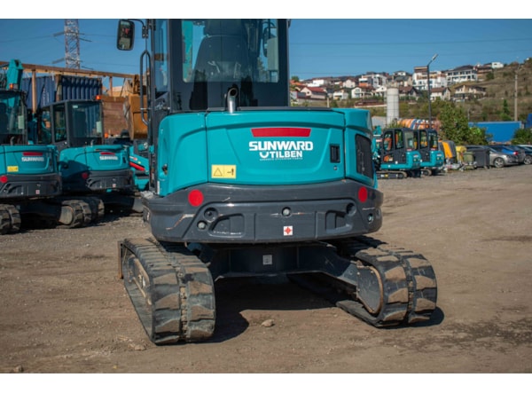 Midiexcavator SUNWARD 60 uf DISPONIBIL PENTRU INCHIRIERE de vanzare